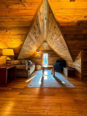 THE LOFT 3 level urban cabin with a HUGE patio!